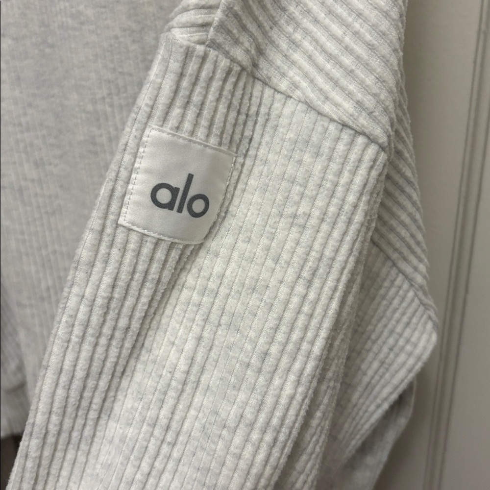 Alo Muse Hoodie in White Heather - Picture 3 of 4
